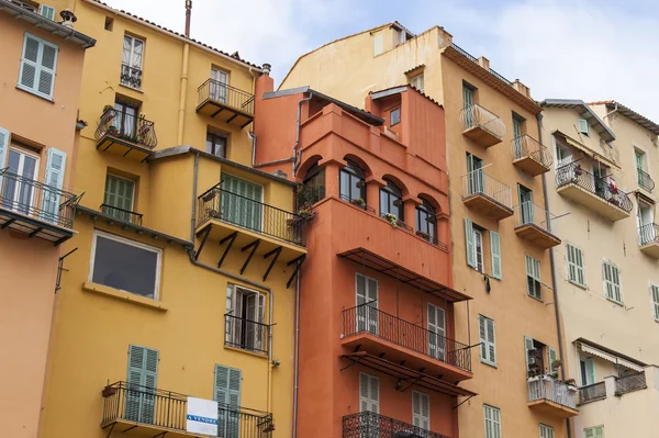 Francia, Costa Azul, Menton. Fragmento arquitectónico de un edificio típico en los edificios históricos —  Fotos de Stock