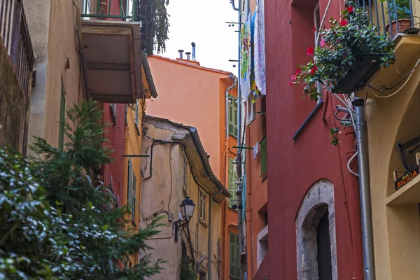 France , Cote d'Azur , Menton. Architectural fragment of a typical building in the historic buildings — Stock Photo, Image