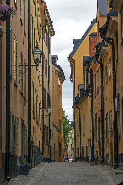 Stockholm, Szwecja. typowy ulica starego miasta na wyspie gamla stan — Zdjęcie stockowe