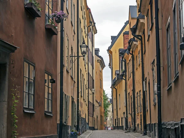 Stockholm, Szwecja. typowy ulica starego miasta na wyspie gamla stan — Zdjęcie stockowe