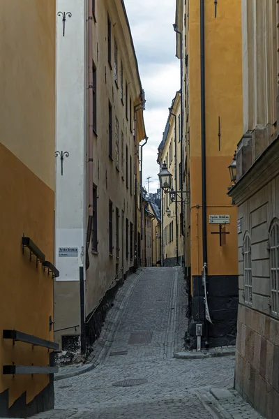 Stockholm, Szwecja. typowy ulica starego miasta na wyspie gamla stan — Zdjęcie stockowe