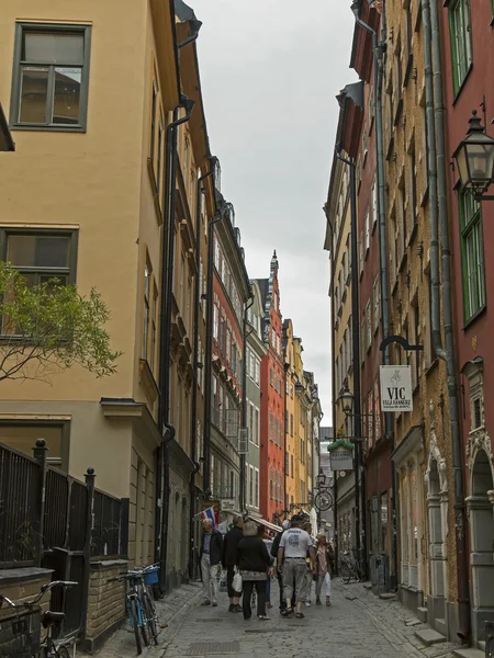 Stoccolma, Svezia. Turisti nel centro storico sull'isola di Gamla Stan — Foto Stock