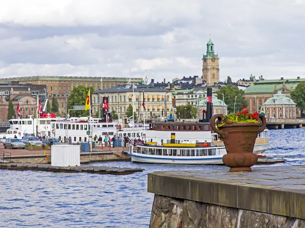 Stockholm, Suède. Une vue typique sur le front de mer — Photo