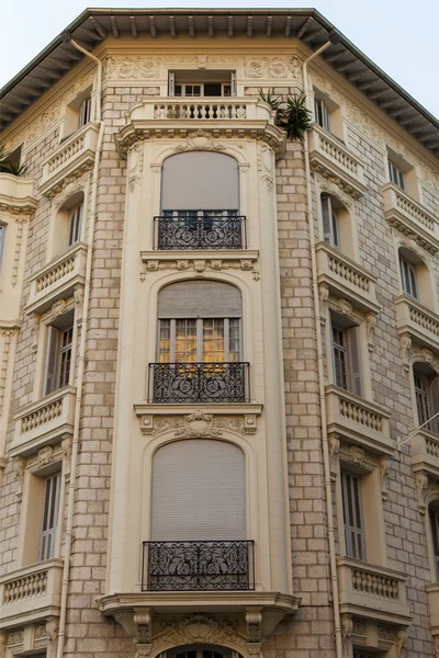 Frankrijk, nice. architectonische details typische van stedelijke gevels — Stockfoto