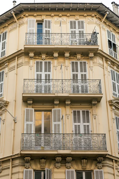 France , Nice. Architectural details typical of urban facades — Stock Photo, Image