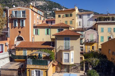 Fransa, cote d'azur, villefranche. Sahildeki evlerin mimari detaylar görüntülemek denizden