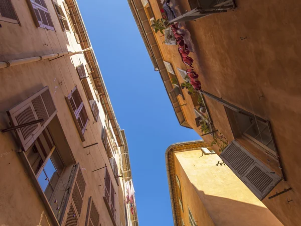France, Côte d'Azur. Beaux détails architecturaux typiques des bâtiments de la vieille ville — Photo