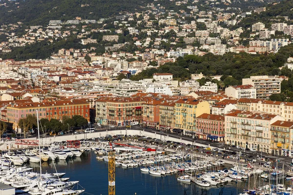 France , Cote d'Azur . Nice, October 16, 2013 . View of the ships and yachts in the port of Nice hill Chateau. — Stock Photo, Image