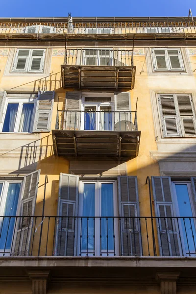 France , Cote d'Azur . Nice, typical architectural details of the buildings in the old town — Stock Photo, Image