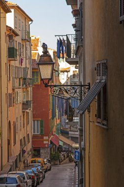 cote d'azur, Fransa. Güzel eski şehrin dar sokakta