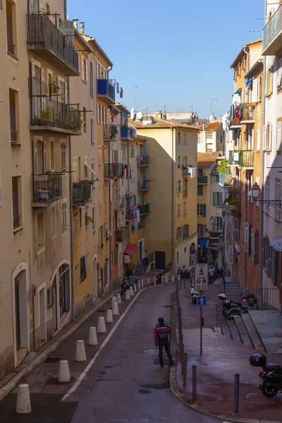 法国，蔚蓝。旧城的好狭窄的街道 — 图库照片