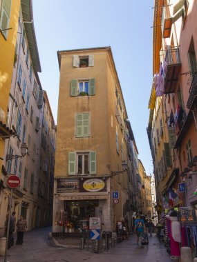 cote d'azur, Fransa. Güzel eski şehrin dar sokakta