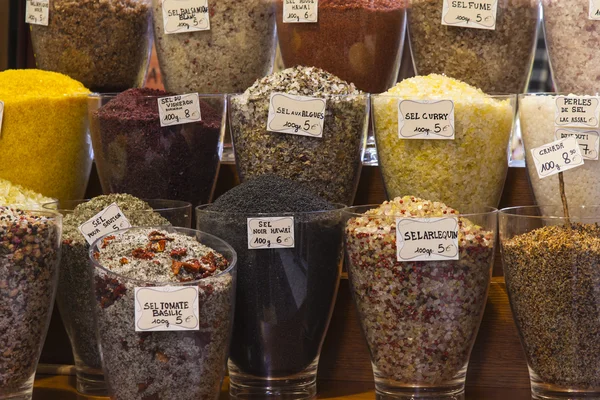 France, Provence. Different spices on the counter of the city market on the Cote d'Azur. — Stock Photo, Image