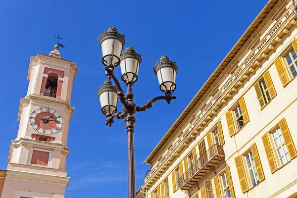 Frankrike, Rivieran. trevlig, typiska arkitektoniska detaljer av byggnader i gamla stan — Stockfoto