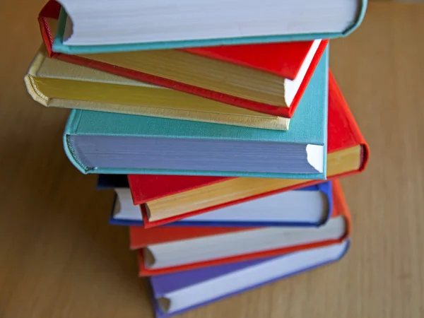 Pila di libri colorati — Foto Stock