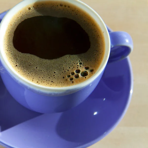 Taza de café azul y platillo — Foto de Stock