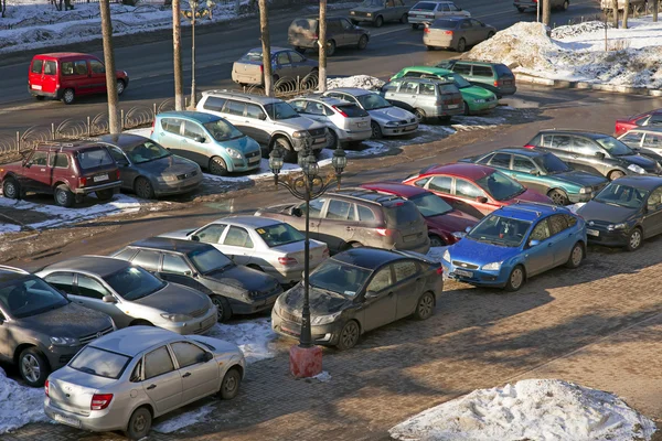 주거 지역에 주차장의 보기 — 스톡 사진