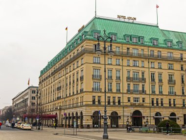 Almanya, berlin, 17 Şubat 2013. Hotel adlon, 1907 yılında paris alan, kentin tarihi yerleri birini açtı