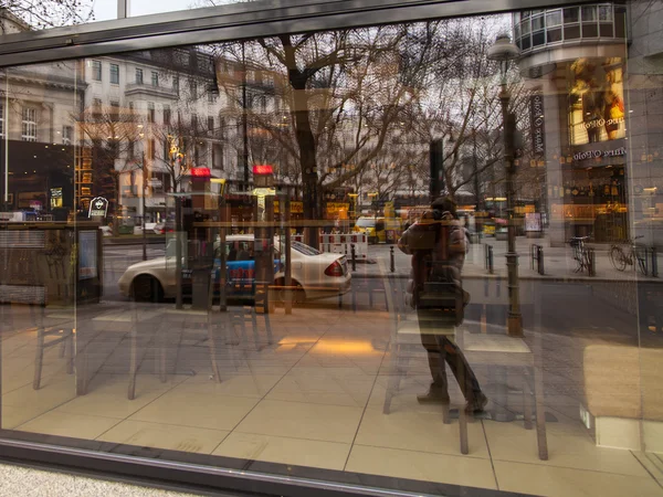 Německo, Berlín. typický městský pohled na zamračený den — Stock fotografie