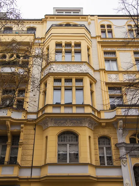Németország, Berlin. A huszadik század elején a város nyugati részén épült házak építészeti részletek — Stock Fotó