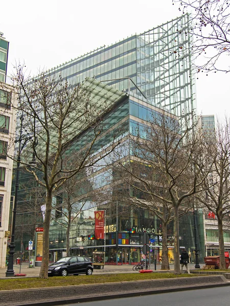 Alemania, Berlín. Vista urbana típica en un día nublado — Foto de Stock