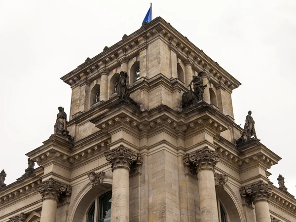 Alemanha, Berlim. Detalhe arquitetônico do edifício do Parlamento alemão, o Reichstag — Fotografia de Stock