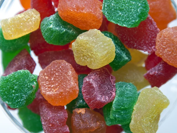 異なる色の砂糖漬けフルーツの盛り合わせ — ストック写真