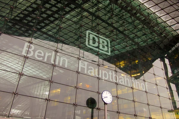 Alemania, Berlín, 19 de febrero de 2013. Detalles arquitectónicos de la Estación Central — Foto de Stock