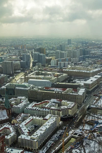 Germany, Berlin, February 20, 2013. Вид на Берлин с телебашни в зимний пасмурный день — стоковое фото