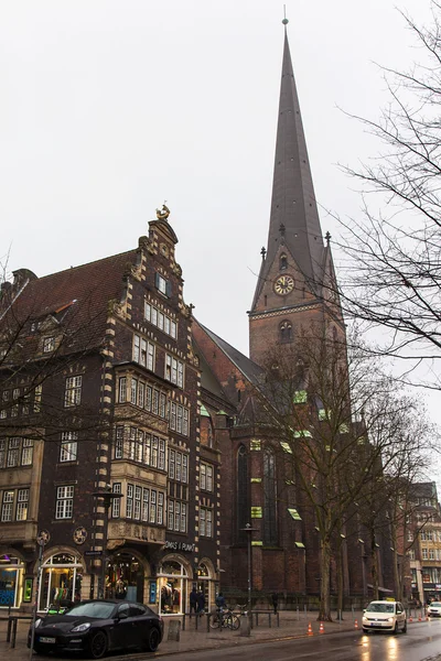 Hamburg, Duitsland, 19 februari 2013. typisch stedelijke weergave bewolkt winterdag — Stockfoto