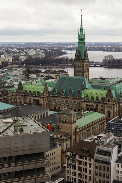 Hamburg, Německo, 19 února 2013. pohled na město od 132 metrů vysoká věž kostela svatého Michala — Stock fotografie