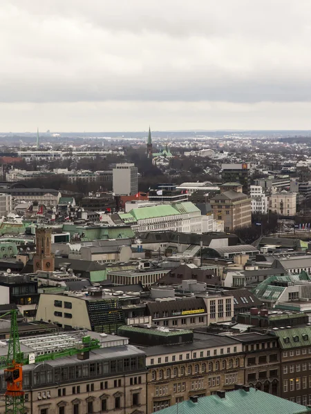 Hamburg, Německo, 19 února 2013. pohled na město od 132 metrů vysoká věž kostela svatého Michala — Stock fotografie