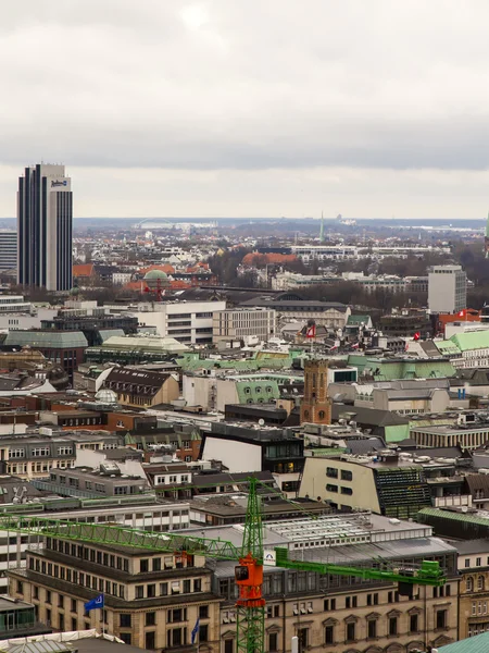 Hamburg, Germania, 19 febbraio 2013. Veduta della città dalla torre di 132m della chiesa di San Michele — Foto Stock