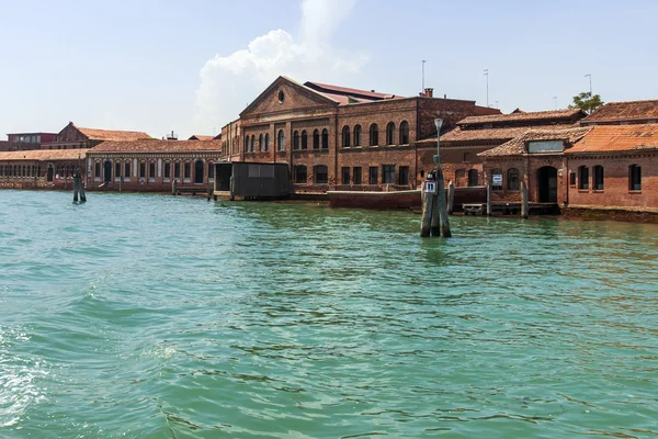 Italy, Venice June 21 2012. View of the coast of the island of Murano in the Venetian lagoon. — Stock Photo, Image
