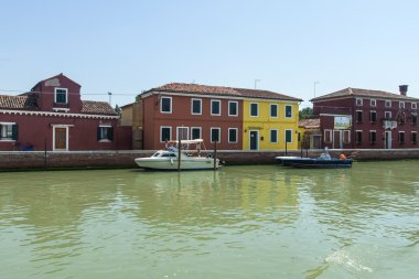 Venedik, İtalya, 21 Haziran 2012. Venedik Lagünü, burano Adası'nın sahil görünümü.