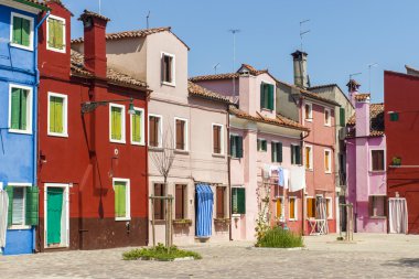 Venedik, İtalya, 21 Haziran 2012. görüş pitoresk renkli evlerin içinde Venedik Lagünü burano Adası.
