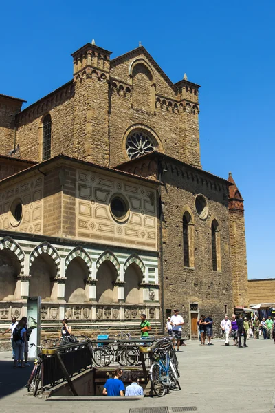 Florence, Italy , June 23, 2012 . Tourists on city streets to see the sights of Florence — Stock Photo, Image