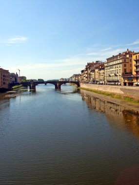 Floransa, İtalya ' da 23 Haziran 2012. arno Nehri ve onun waterfront görünümü