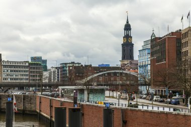 Hamburg, Almanya, 19 Şubat 2013. bulutlu bir günde tipik kentsel görünümü