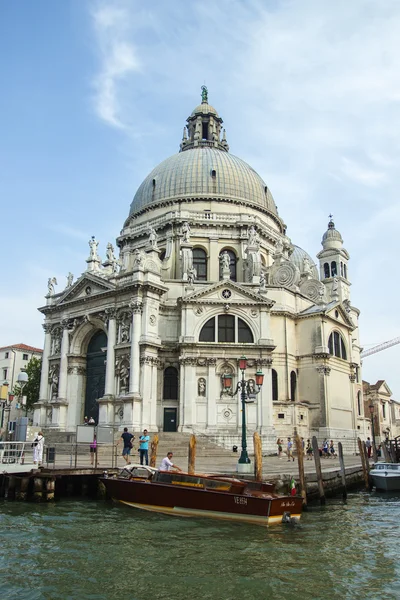 Wenecja, Włochy, zm. 20 czerwca 2012 roku. Bazylika Matki Bożej leczyć (basilica di santa maria della salute). widok z canal Grande (kanał grande) — Zdjęcie stockowe