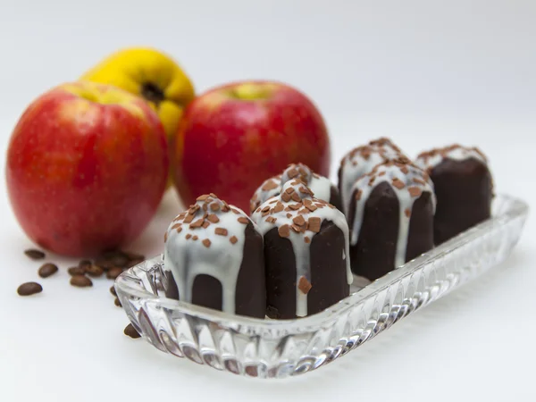 Pasteles de café y frutas en el fondo —  Fotos de Stock