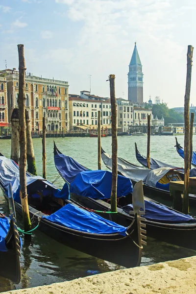 Venice, Italy, June 21, 2012 . View of the piers for gondolas and Grand Canal in the early morning — Stock Photo, Image