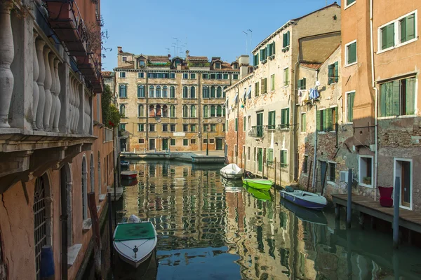 Venice, Italy, Architecture of ancient Venetian houses built on the canal — Stock Photo, Image
