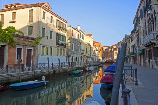 Италия, Венеция. Типичный вид на город — стоковое фото