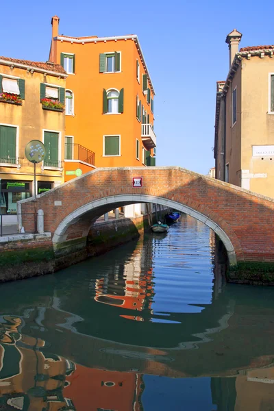 Italy , Venice. Typical urban view in the early morning — Stock Photo, Image
