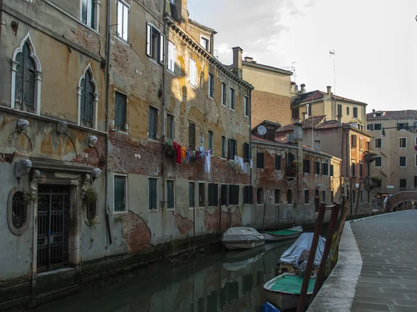 Itália, Veneza. Vista urbana típica — Fotografia de Stock