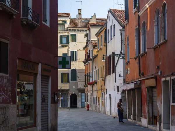 Venice, Italy, June 22, 2012 . Italy , Venice. Typical urban view in the early morning — Stock Photo, Image