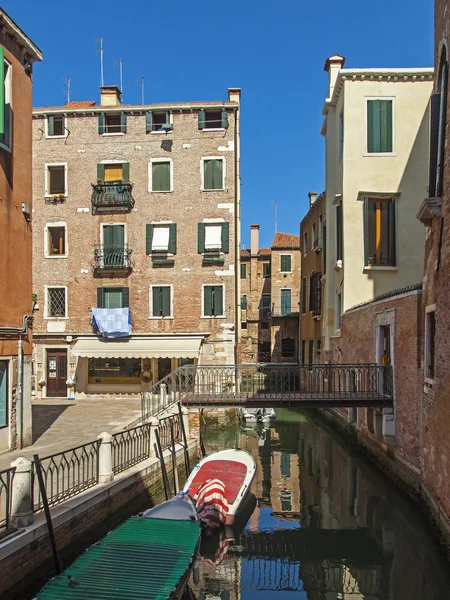 Venecia, Italia, 22 de junio de 2012. Italia, Venecia. Vista urbana típica en la madrugada — Foto de Stock