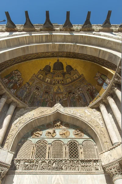 Venice, Italy . Architectural details of St Mark's Cathedral in Piazza San Marco — Stock Photo, Image