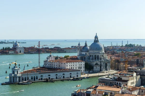 Benátky, Itálie, 22 června 2012. pohled na město a pobřeží Benátského zálivu od zvonice katedrály san marco — Stock fotografie